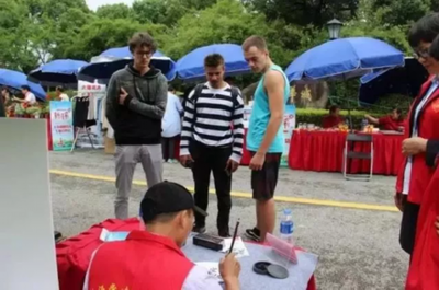 語言服務(wù)走進(jìn)青浦集市 助力進(jìn)口博覽會(huì)