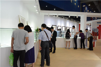 藝博會展位現(xiàn)場火爆 錢郵收藏廣受關(guān)注